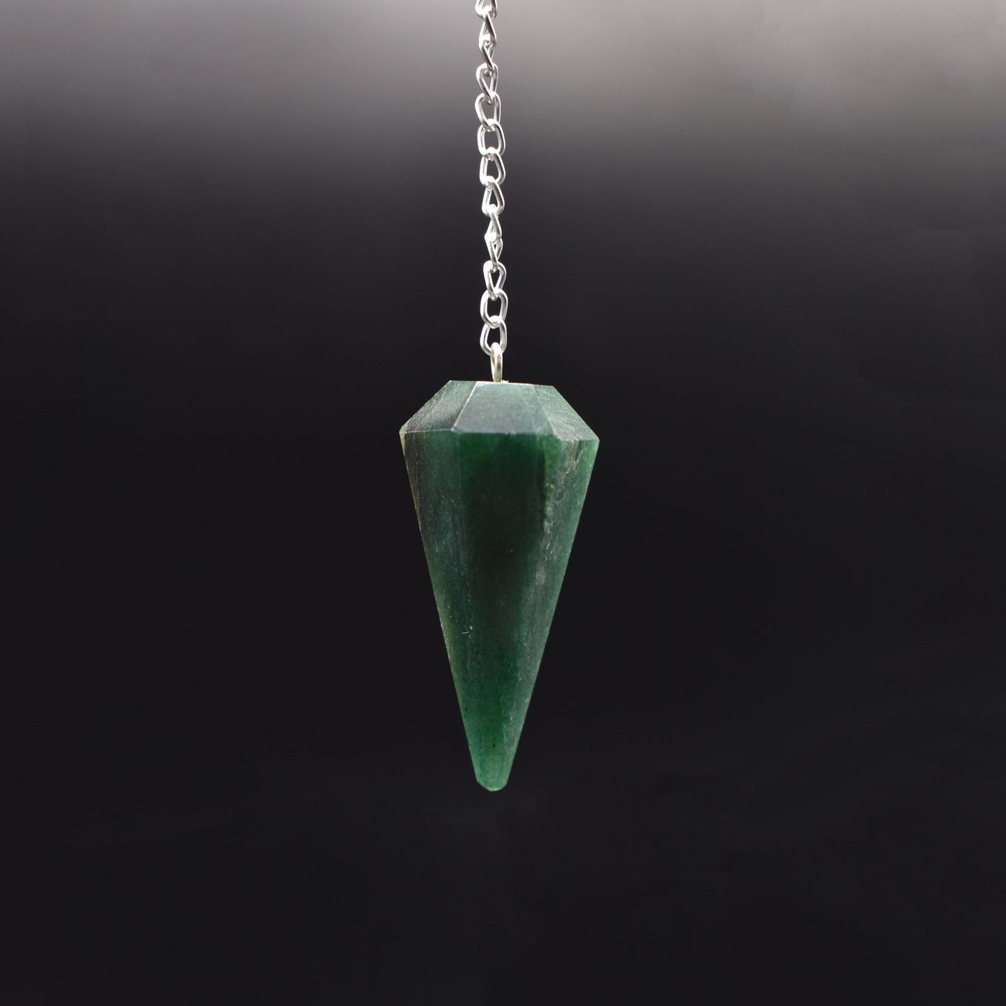 Green Aventurine Pendulum - Mystic Gleam